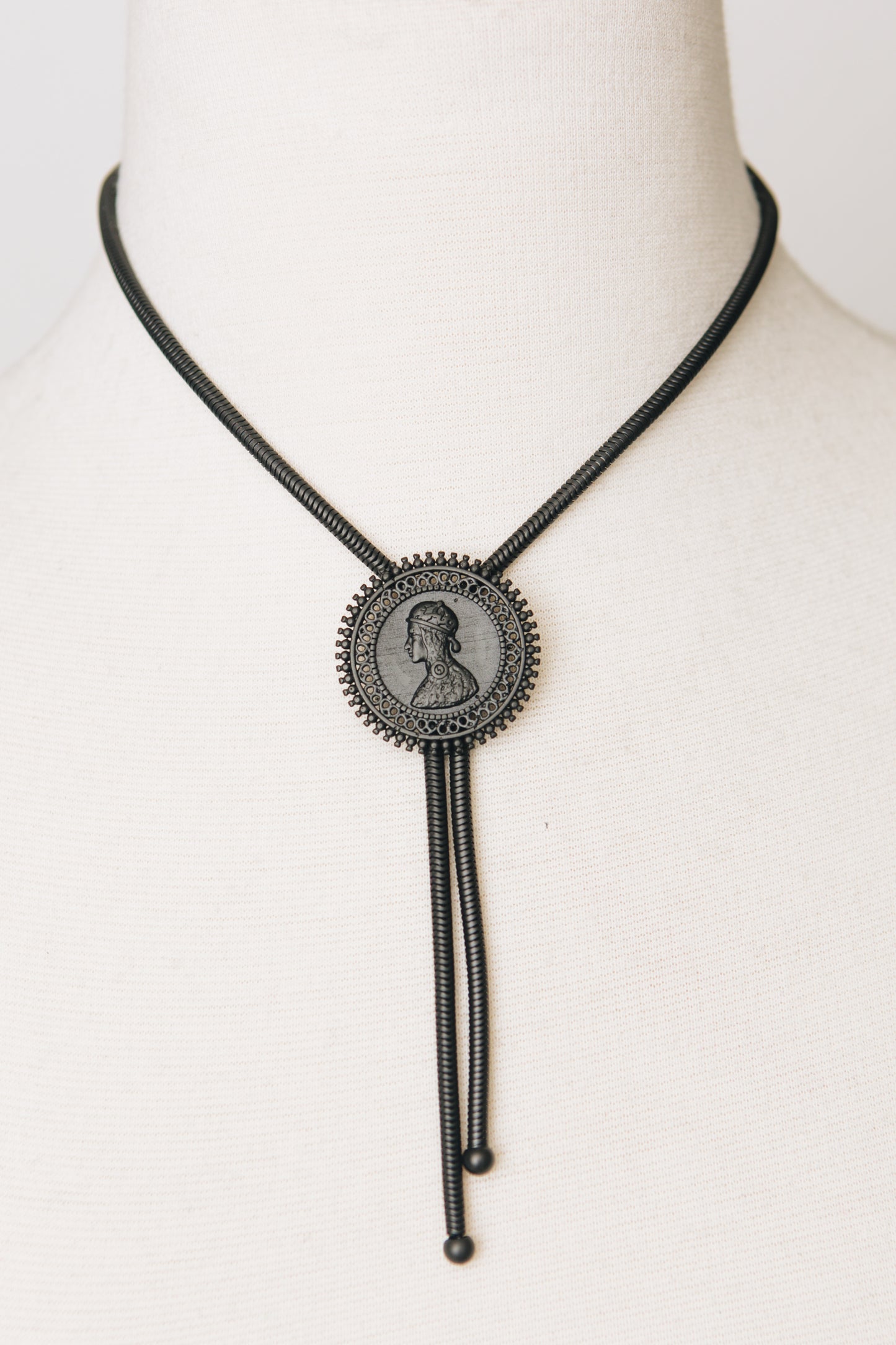 Oak & Ivy - Waterproof Mesh Chain With Coin Pendant