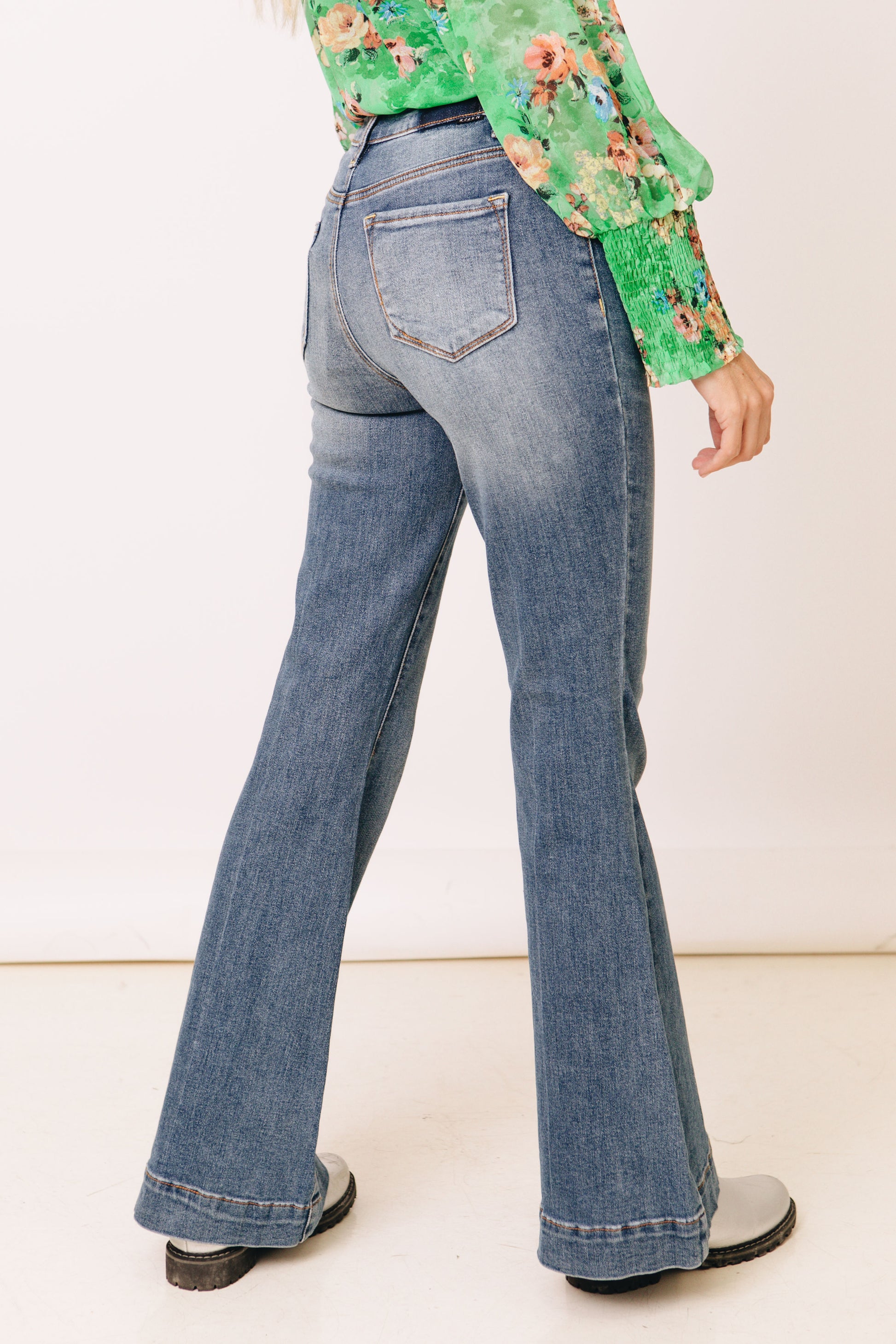 Risen - High-Rise Front Patch Pocket Bell Bottom Jeans (0-3XL) – Emerald XO  Ivy